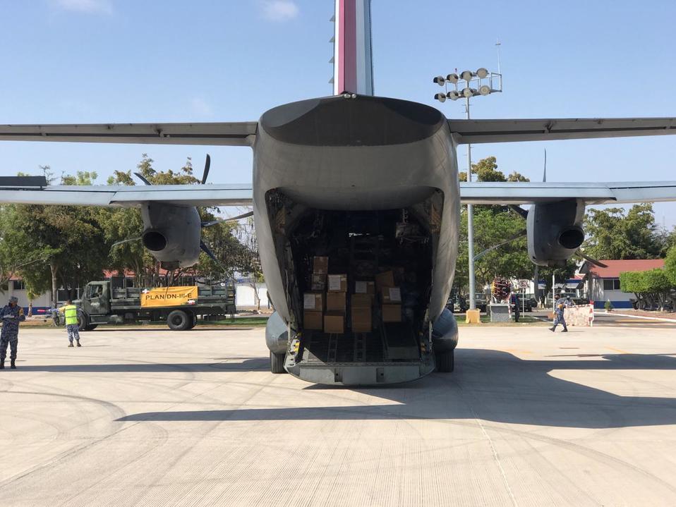 La Sedena transportó vía aérea insumos para hospitales de Sinaloa. (Cinthya Sttetin)