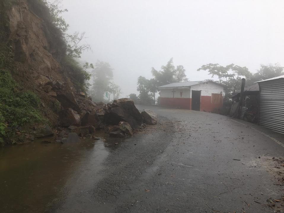 Varios cerros fueron afectados por las lluvias lo que provocó deslaves en la zona. (Julio Navaro Cárdenas)