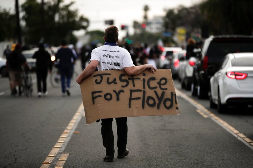 Floyd murió a raíz de una brutal detención en la que fue inmovilizado por un agente policial blanco. (AP)