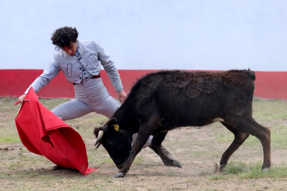 El matador poblano, Héctor Gabriel, continúa su preparación con la firme intención de partir plaza. (Especial)