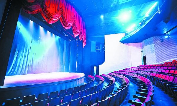 El mundo del teatro nacional se siente expectante ante su próxima reapertura tras la emergencia sanitaria. Shutterstock