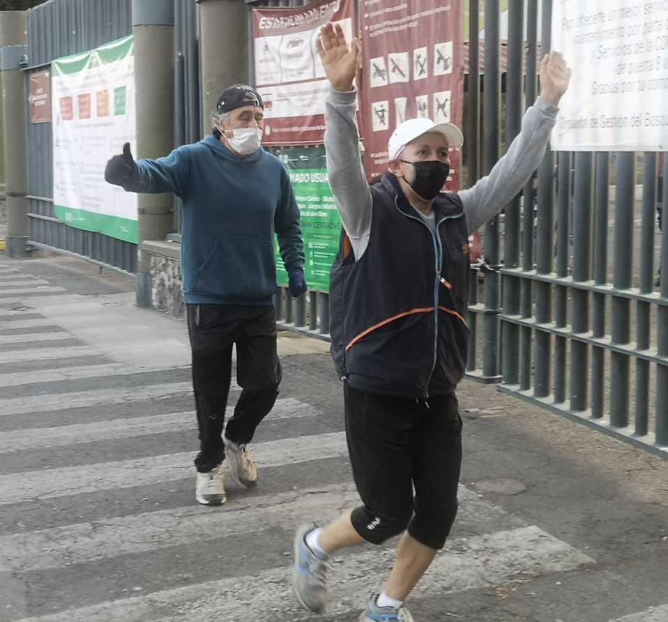 Personas acudieron a correr a los parques tras ser reabiertos./ César Velázquez