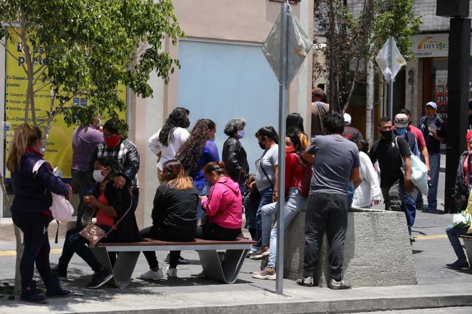 Personas en la zona centro de Pachuca. (Jorge Sánchez)