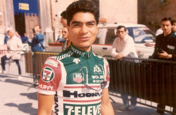 El ciclista durante el Giro de 1988 como parte del equipo 7-Eleven (Facebook: Raúl Alcalá).