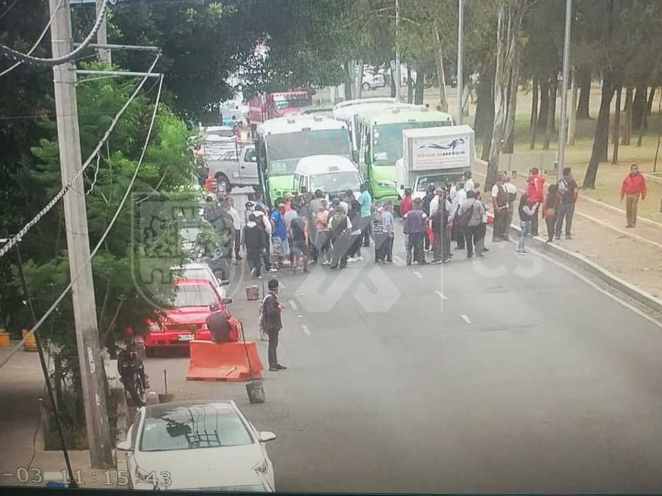 Los manifestantes bloquearon la circulación en Calzada Ignacio Zaragoza.