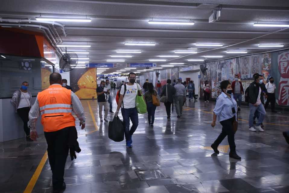 En el Metro de la CdMx, el uso de cubrebocas es obligatorio. (Juan Carlos Bautista)