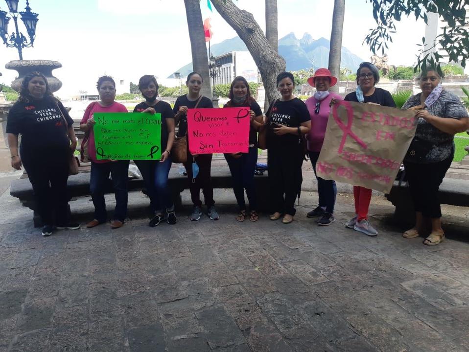 Las mujeres protestaron frente a Palacio de Gobierno. Foto: Mayte Villasana.