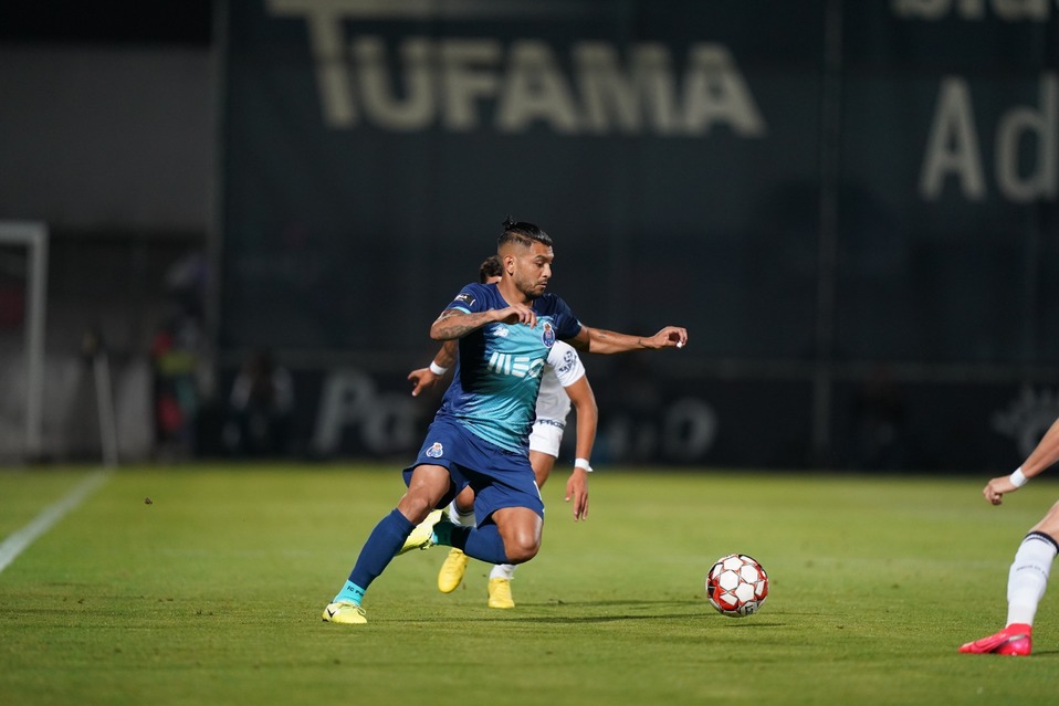 'Tecatito' Corona se hizo presente en el marcador al 74' (Twitter: @FCPorto)