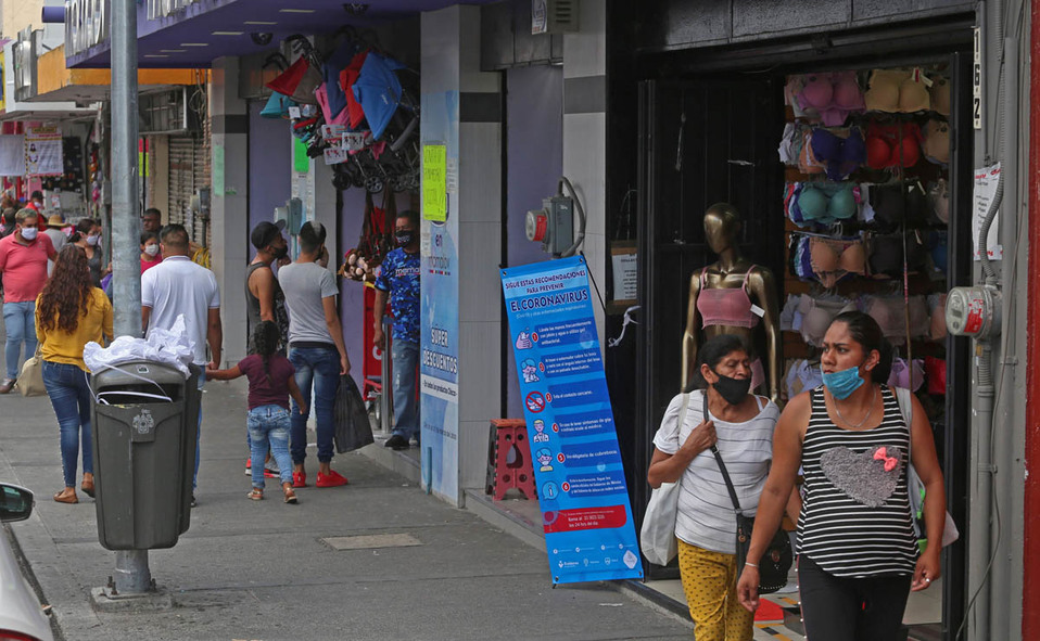 Calle de Obregón en Guadalajara donde ya trabajan comercios con medidas preventivas contra coronavirus (Fernando Carranza)