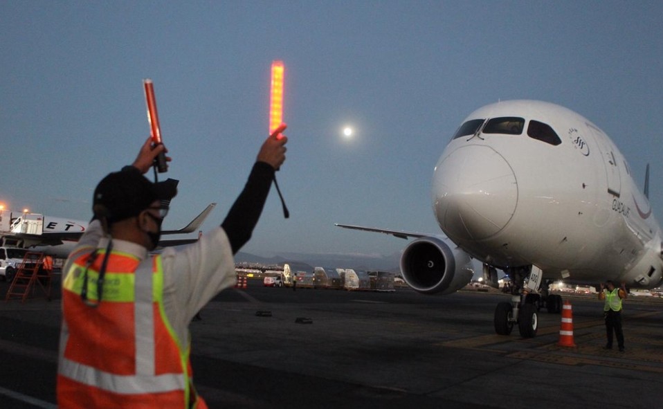 Es el decimo sexto vuelo que llega a la Ciudad de México proveniente de China con equipo médico. (SRE)