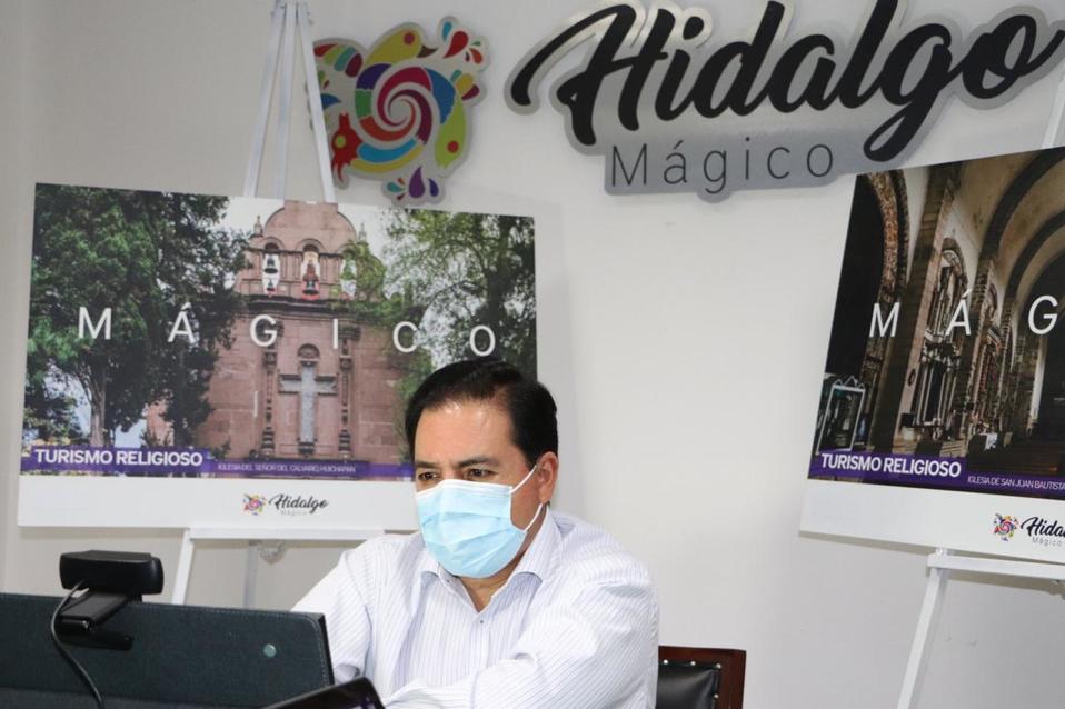 Eduardo Baños, secretario de Turismo, durante videoconferencia con autoridades del sector. (Cortesía)
