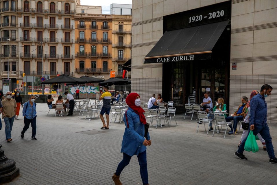 España registra más de 27 mil muertos por el covid-19. (AP)