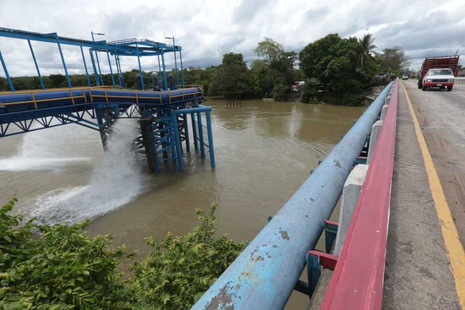 El incremento de agua en la presa Peñitas inició la alarma en el estado. (Foto: Abraham Reza)