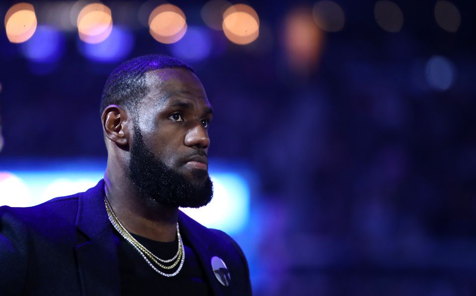 Periodista humilla a LeBron, defiende a Drew Brees y crea polémica (AFP)