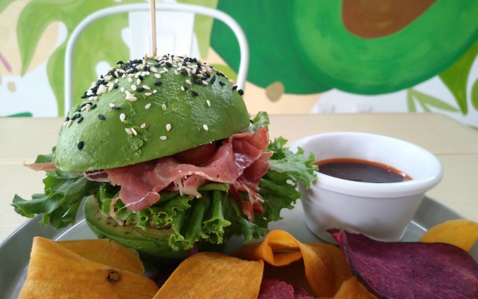La Avo Burguer es una hamburguesa elaborada con aguacate como si fuesen las dos piezas de pan (Luis Addams Torres)