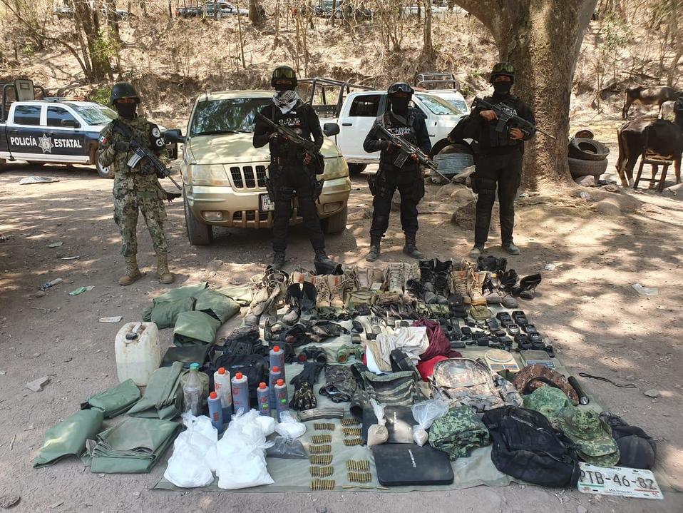 La drogas y las armas fueron aseguradas durante un operativo. (Javier Trujillo)