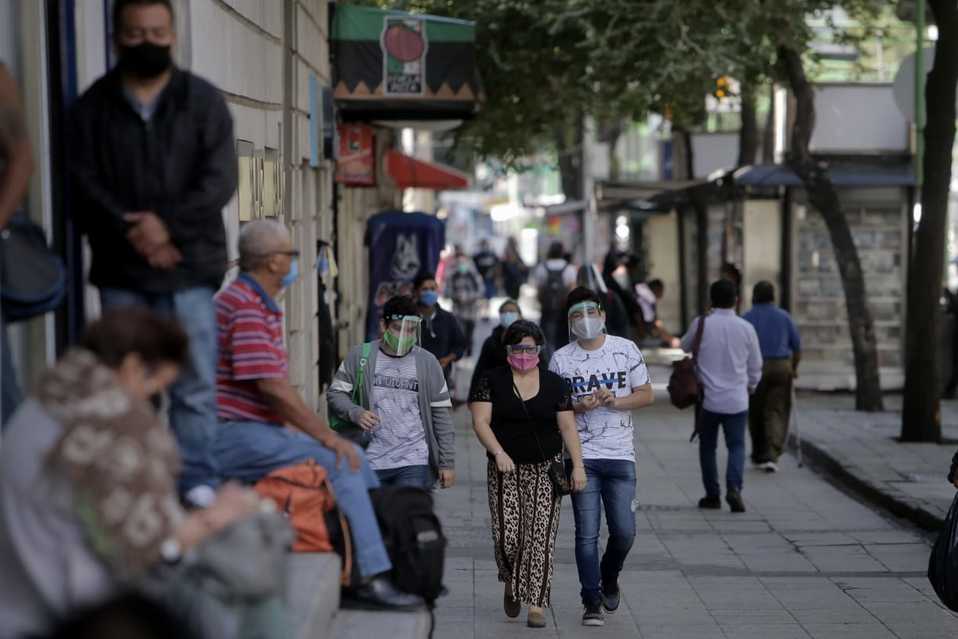 En México ya suman 105 mil 680 casos de covid-19. | Ariana Pérez