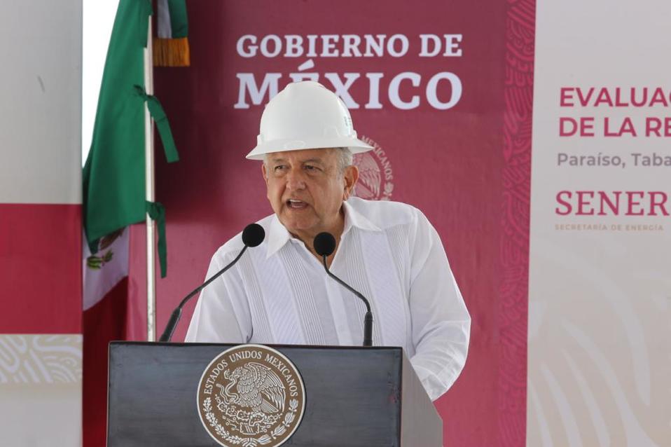 El presidente López Obrador durante la supervisión de trabajos en Dos Bocas (Jorge Carballo)