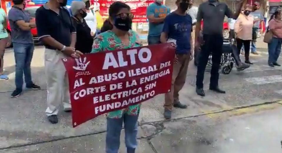 La protesta fue encabezada por el grupo Resistencia Civil Minatitlán. (Foto: Isabel Zamudio)