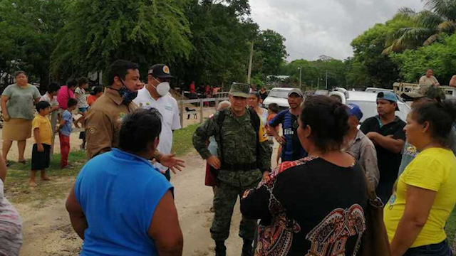 Con puente aéreo, Sedena lleva ayuda a damnificados en Bacalar