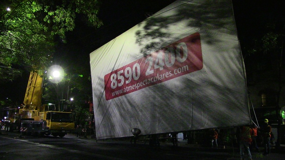 Los espectaculares no están permitidos de acuerdo con la Ley de Publicidad Exterior del Distrito Federal. (Especial)
