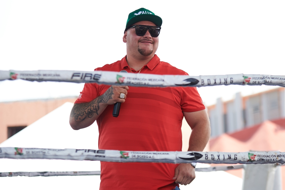 Andy Ruiz durante una visita al Penal de Topo Chico (Mexsport)