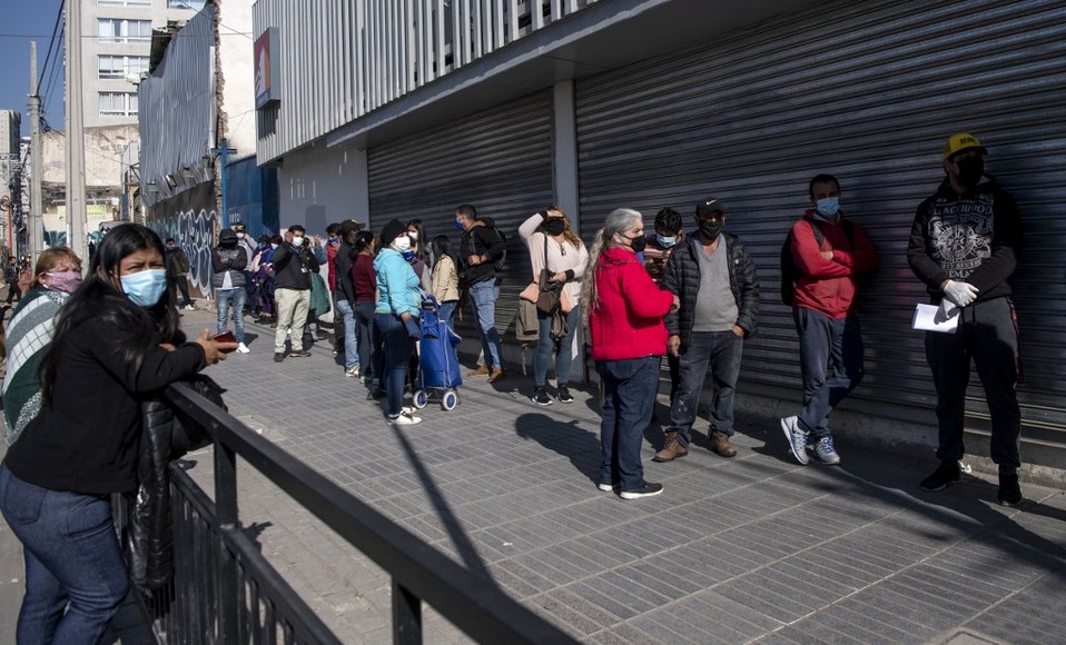 Chile es uno de los países latinoamericanos que más casos acumulan de coronavirus, junto a Brasil, Perú y México. (AFP)