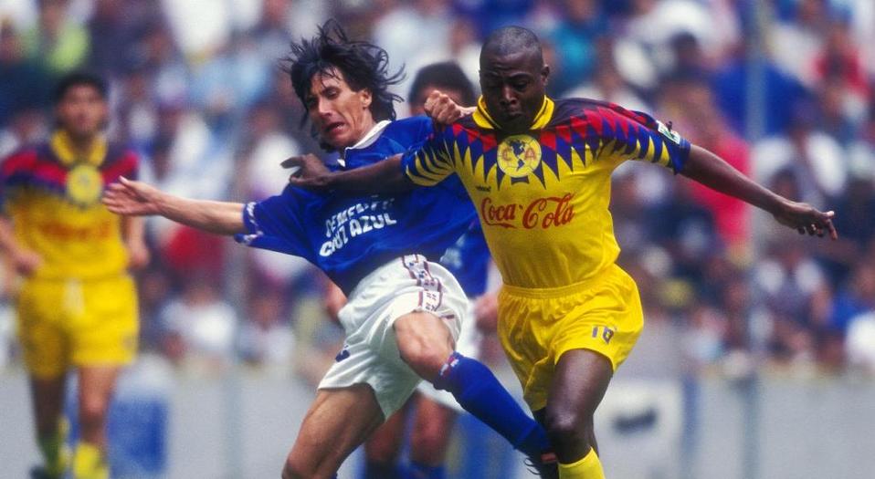 Kalusha en un juego ante Cruz Azul (Mexsport)