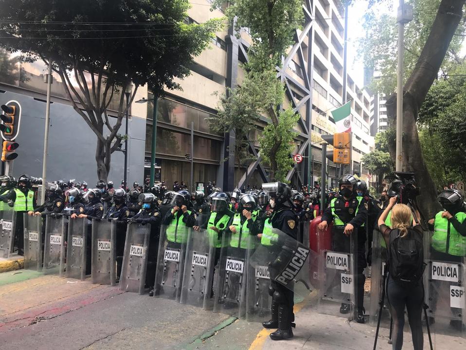 Operativo de seguridad afuera de la SSC./ Especial
