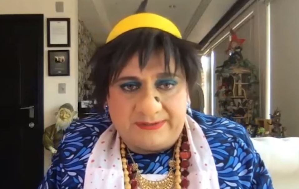 A través de su personaje, el comediante contó anécdotas sobre algunas celebridades (Captura).