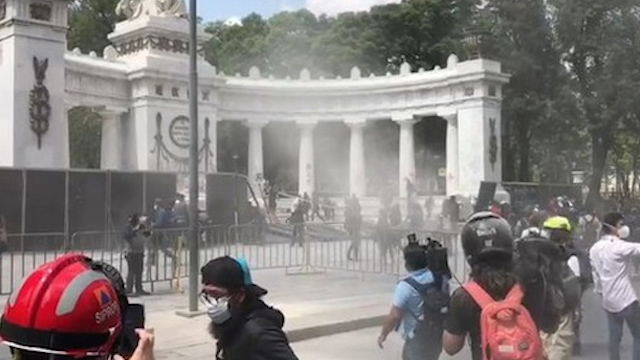 Encapuchados vuelven a causar destrozos en marcha