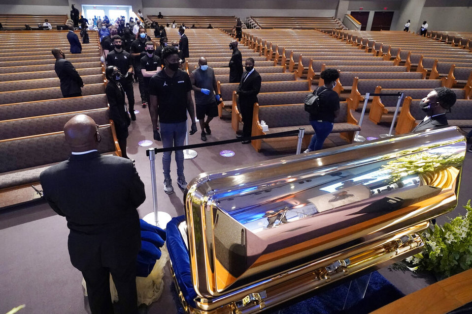 George Floyd fue asesinado por el oficial Derek Chauvin y otros tres agentes el 25 de mayo en Minneapolis. (AP)