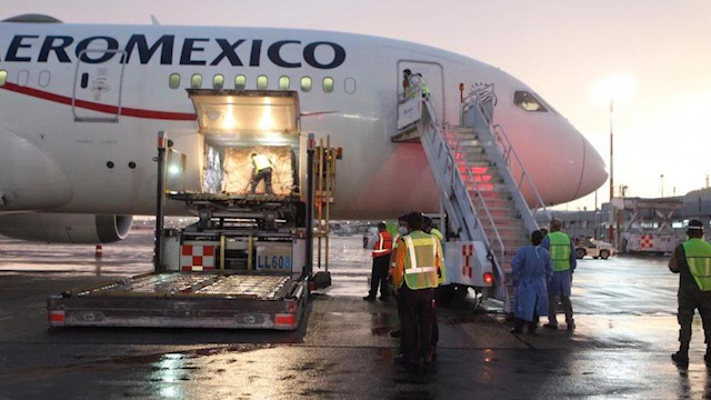 Llega a CdMx vuelo de China con 85 ventiladores para covid-19