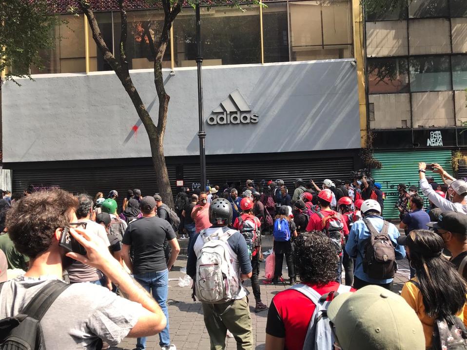 Durante la marcha por el caso Melanie se han registrado destrozos y saqueos. (Cinthya Stettin)