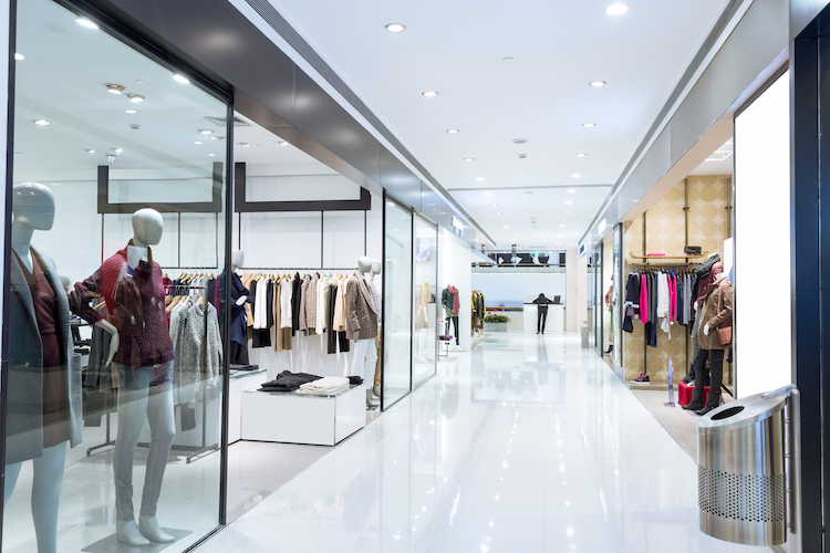 Los centros comerciales implementarán protocolos sanitarios de acuerdo a lineamientos de cada localidad. Foto: (Shutterstock)