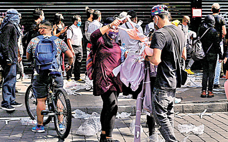 Los saqueos durante la manifestación.  (Ariana Pérez)
