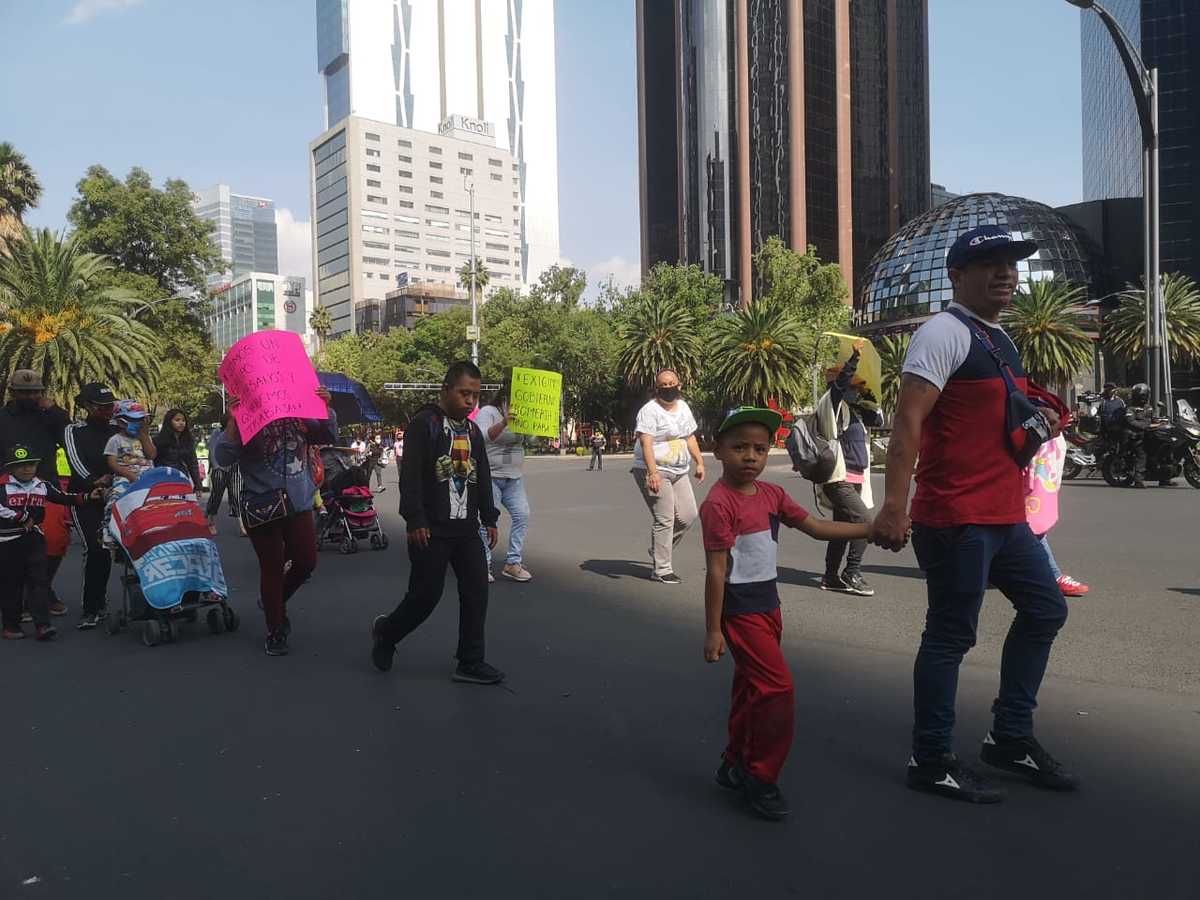 Artesanos de CdMx marchan en Paseo de la Reforma. | César Velázquez