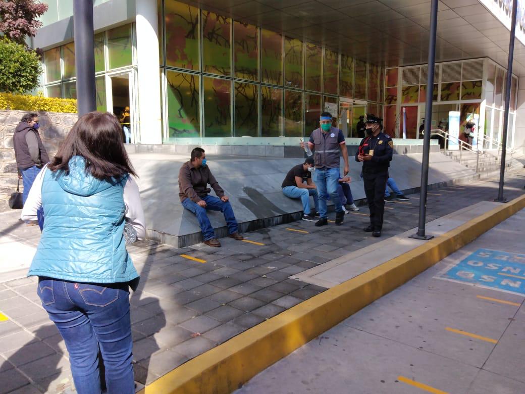 También se distribuyó gel antibactearial en zona de hospitales de Tlalpan para evitar contagios de coronavirus. (Especial)