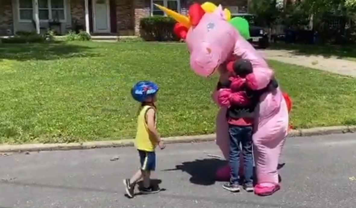 El momento fue tan emocionante que se volvió viral (Captura).