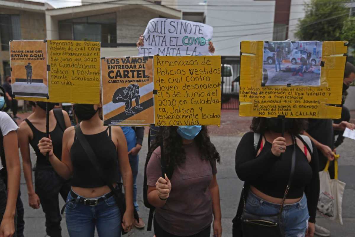 Organizaciones acusadas de alentar actos violentos exigen disculpa de Enrique Alfaro. (Fernando Carranza)