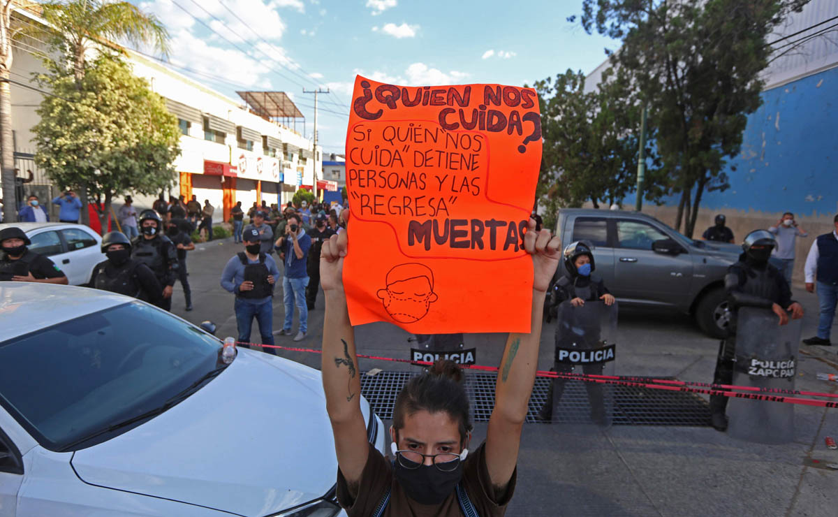 La protesta en los alrededores de la Fiscalía de Jalisco en 5 de junio dejó detenciones irregulares y otros hechos contra los asistentes ese 5 de juni