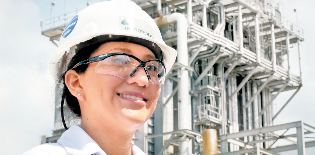 Selene Jerezano es la primera inspectora de turbinas de la empresa energética. (Cortesía)