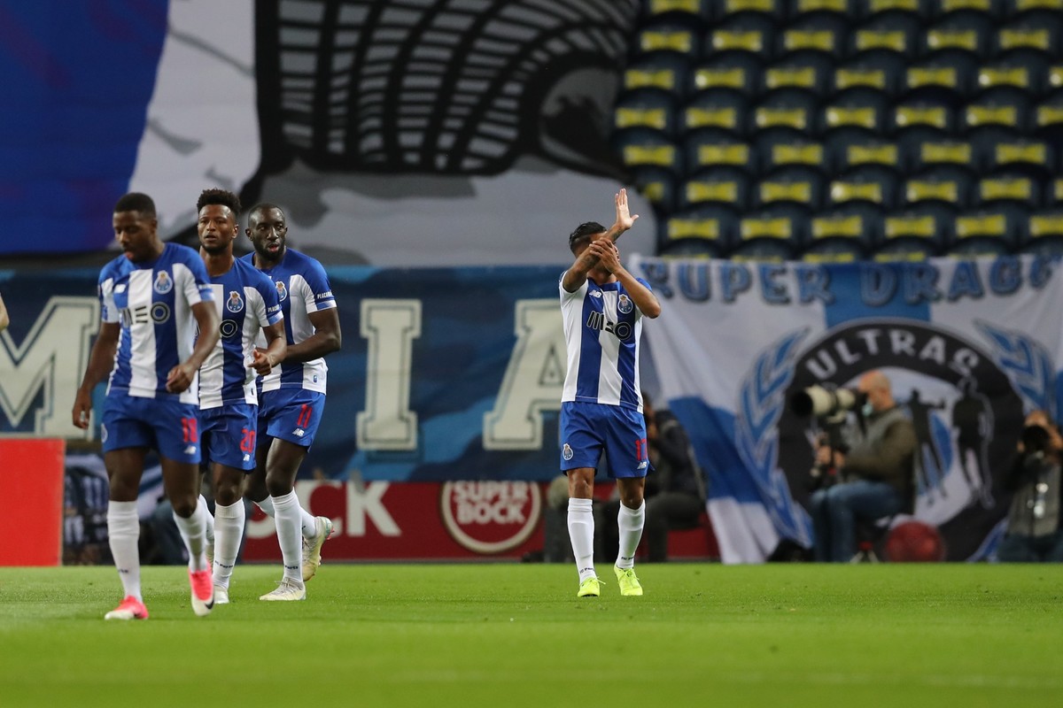 'Tecatito' Corona anota por segunda vez consecutiva (Twitter: @FCPorto)