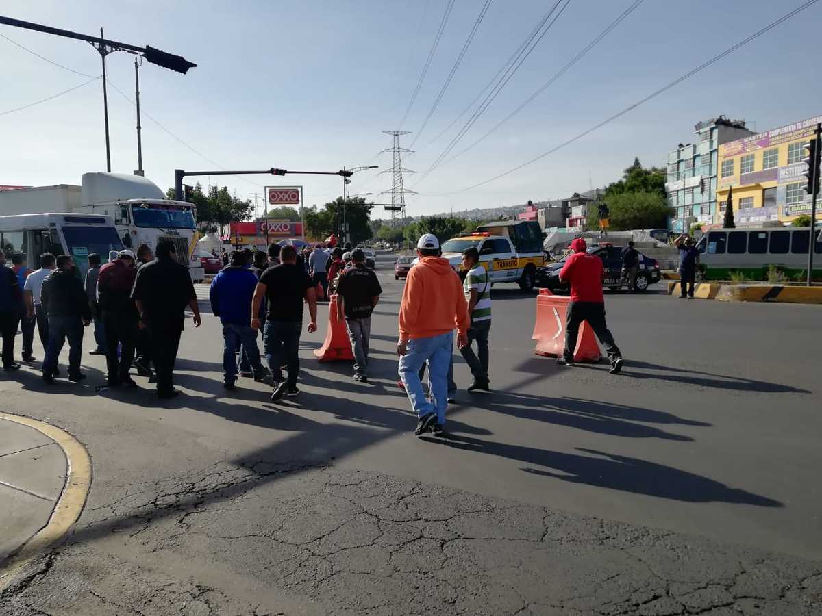 Transportistas protestan en contra del Trolebús elevado en Ermita. (César Velázquez)