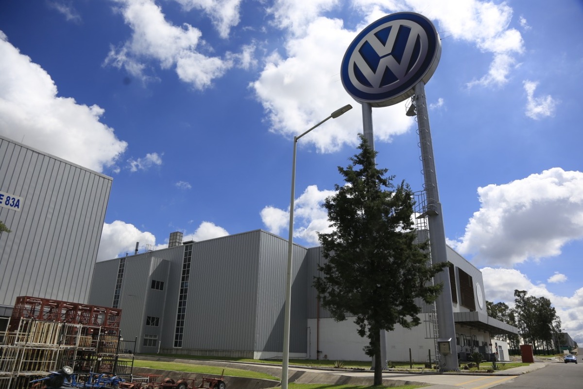 Vista de la planta Armadora Volkswagen, la firma reportó la muerte de 10 trabajadores por covid-19.  (Andrés Lobato)