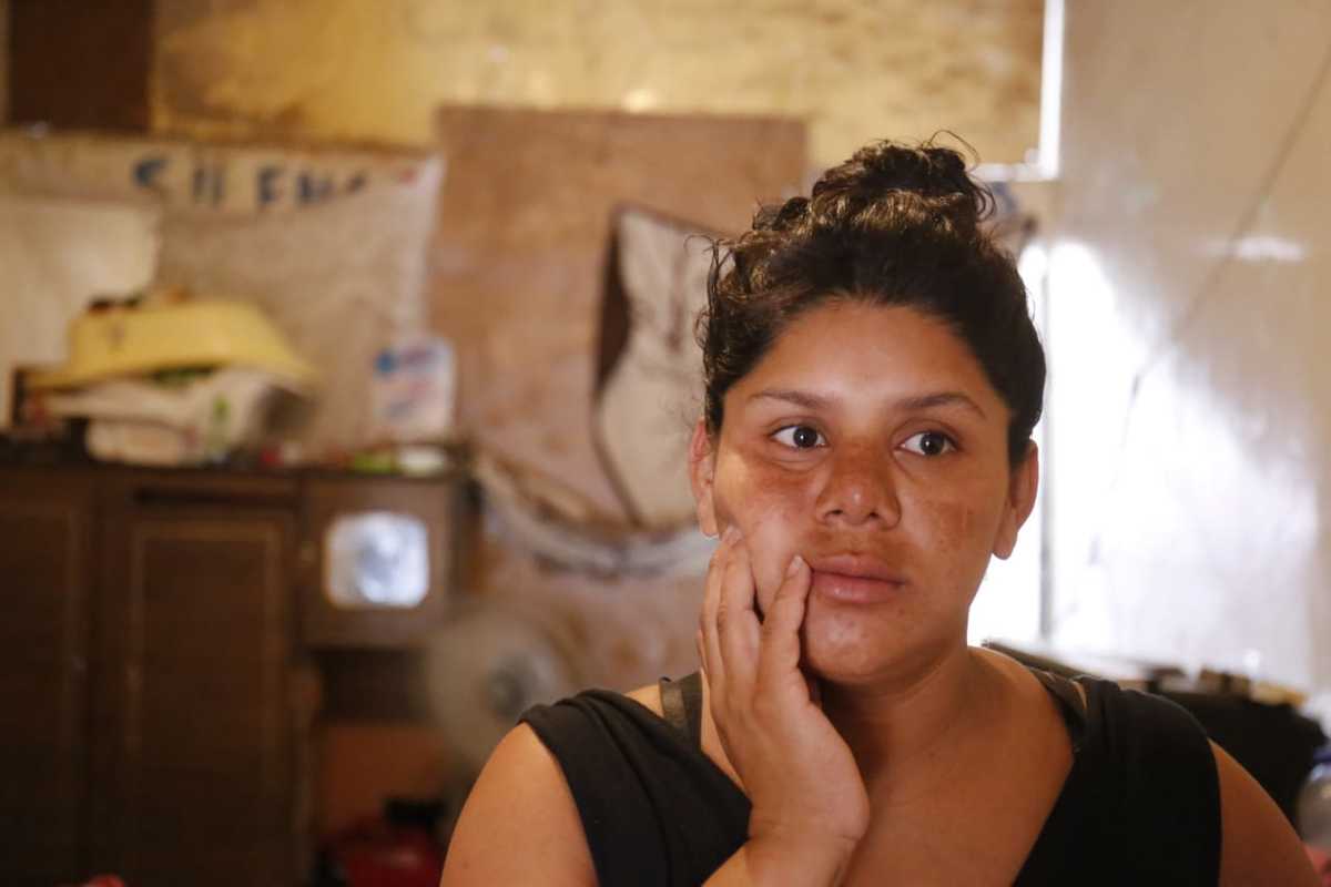 Adriana espera a su segundo bebé y junto con su pequeña de tres años, vive una difícil situación. (