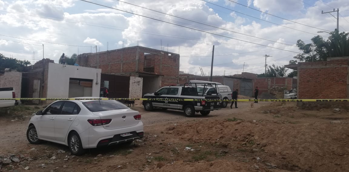 En una casa a medio construir ubicada en Zapopan, se encontró una fosa clandestina. (Jorge Martínez)