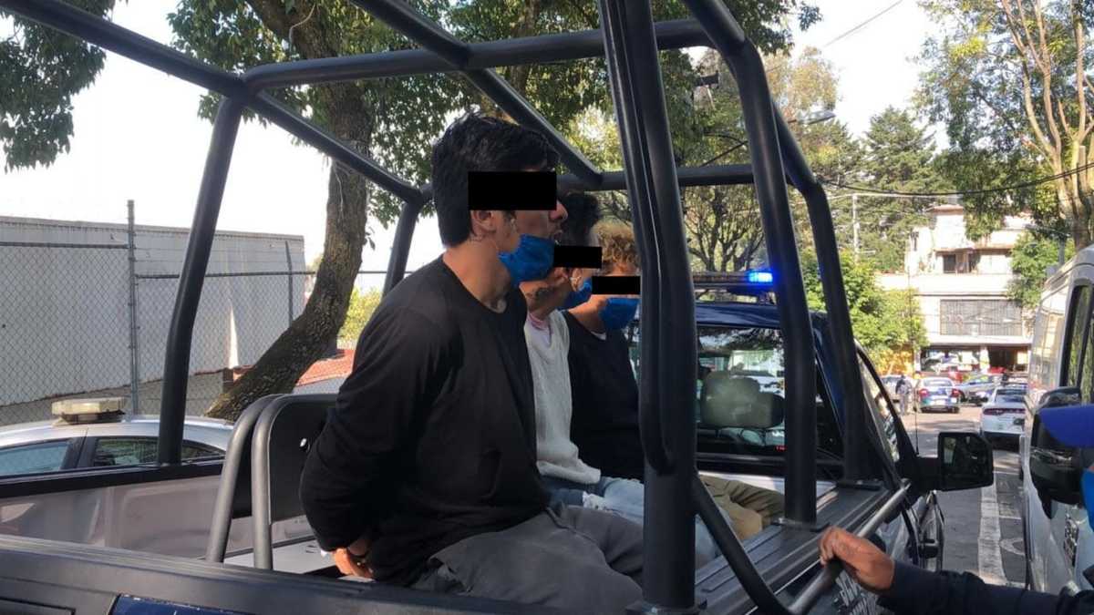 Narcomenudistas detenidos en Cuajimalpa son trasladados al reclusorio. (Especial)