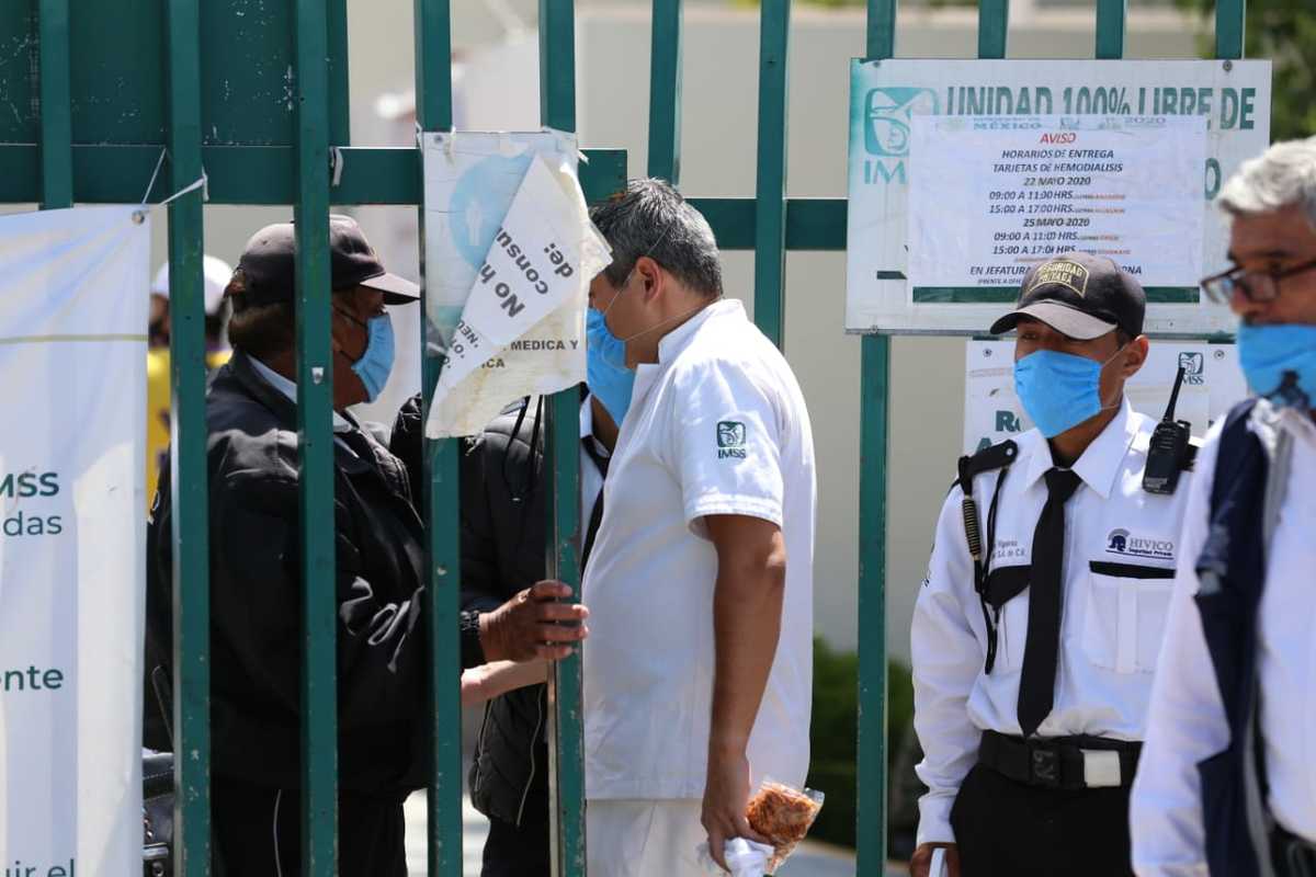 Personal médico del IMSS en Pachuca. (Jorge Sánchez)