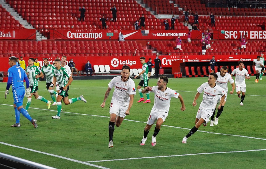 Sevilla se impuso al Betis en el regreso de LaLiga (Reuters)